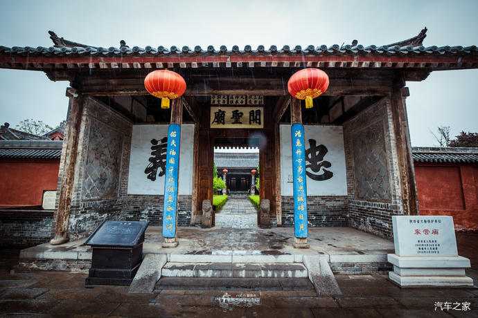 堂行出不远就看到了东营庙,此地本为城防东大营所在地,我国古代尊关羽