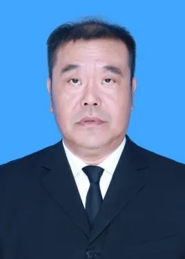 赵青松担任文成县广播电视台副台长时,陈某方是台长办公室工作人员.