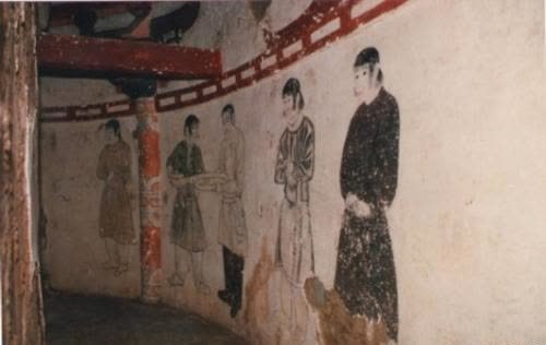 内蒙古发掘辽代古墓,墓中壁画再现杨贵妃真容,美的让人移不开眼