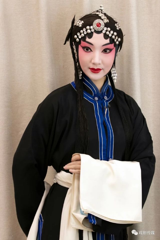 《武家坡》饰王宝钏《春闺梦》饰张氏吕耀瑶师从李树萍,陈琪,李文敏