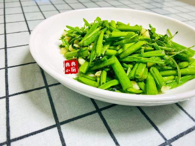 蒜泥空心菜,低脂美味,超快手的时令菜