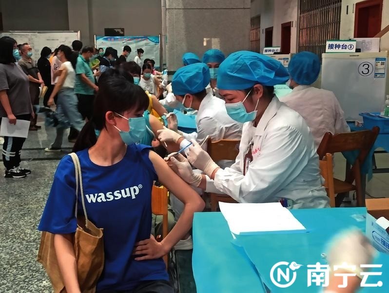 青秀区辖区高校大规模接种新冠疫苗 5月20日前师生需完成第一针接种
