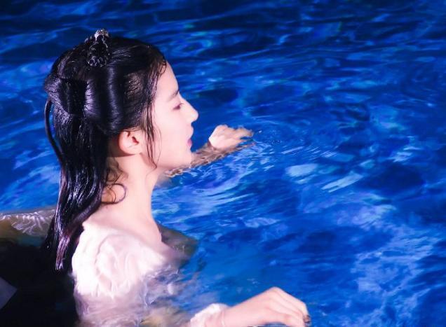 刘亦菲水下戏曝光全身湿透看到生图网友宛如出水芙蓉