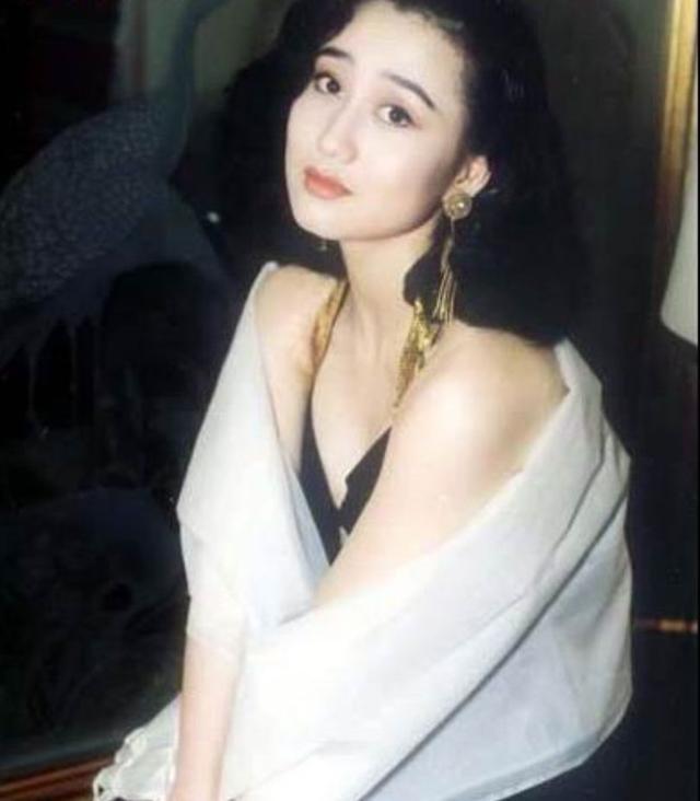 迷人的利智:被成龙追求,差点成为赌王老婆,李连杰为娶