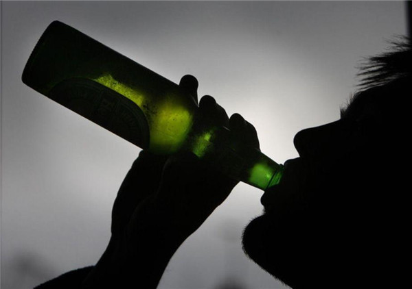 同样是喝酒,为什么喝完有的时候会头疼?上头是因为酒的质量差吗