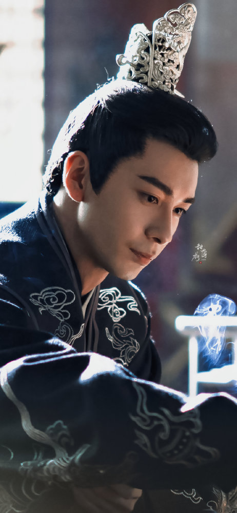 李承鄞壁纸|现在很少有演员能够同时把少年意气和帝王