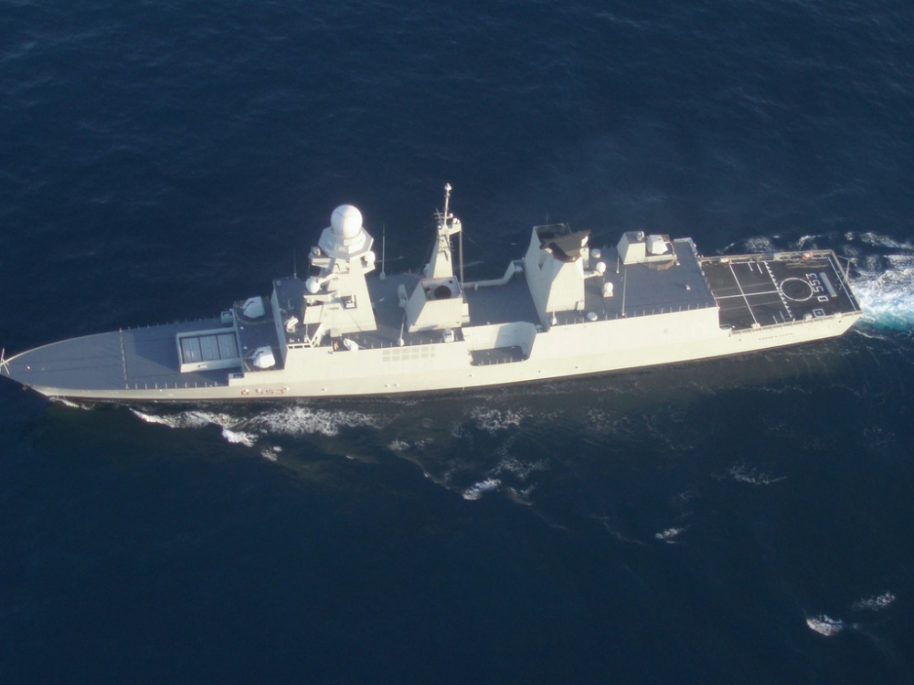 驱逐舰和法西联合海军地平线级驱逐舰装备的同款远程预警雷达s1805m型