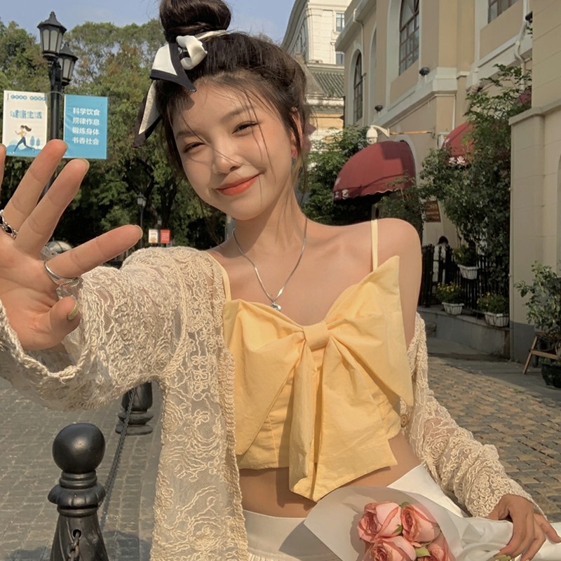 女生头像穿吊带的夏日女孩