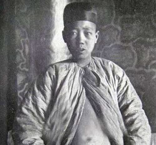 中国最后一位太监!活到94岁,清朝衰败的见证者,服侍过