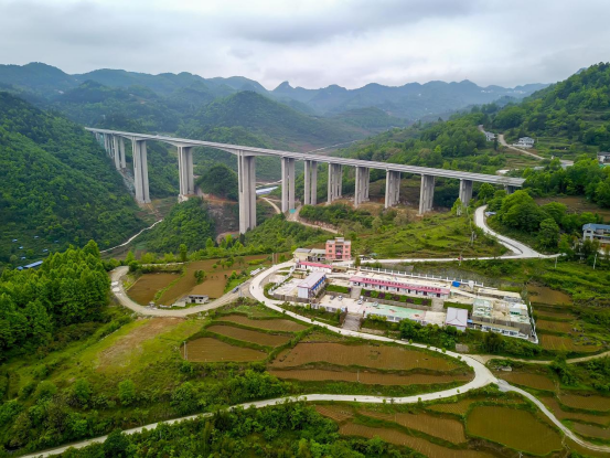 据了解,湄石高速公路途径新蒲新区,湄潭县,余庆县,凤冈县,思南县,石阡