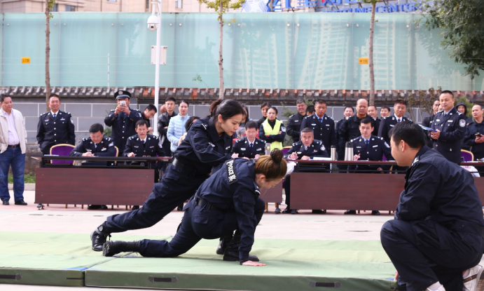 我院余奕同志荣获咸宁市"最美政法干警"称号-铿锵玫瑰的从检路_腾讯新