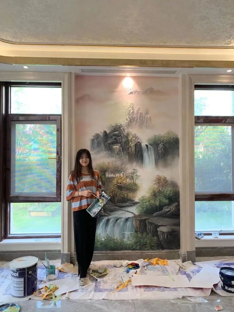 " 在短视频平台上, 这位名叫 "壁画师佳佳"的姑娘 分享的绘画视频