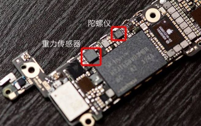 透过红外线led灯发射红外线,被物体反射后由红外线探测器接受,藉此