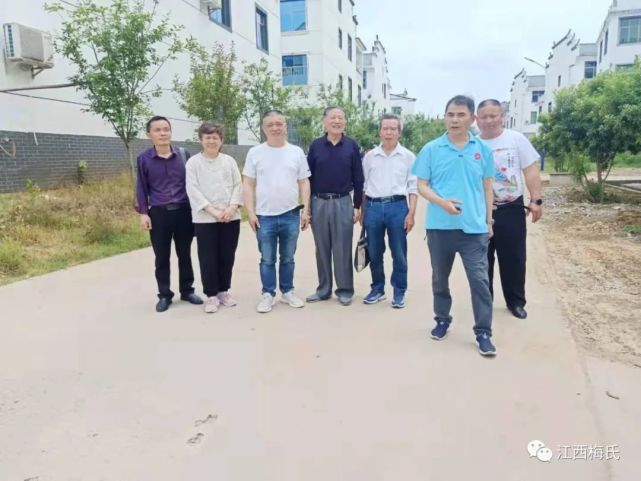 江西梅福文化研究会梅飚,梅和林,梅丽,梅凌涛一行4人专程赴高安市杨圩