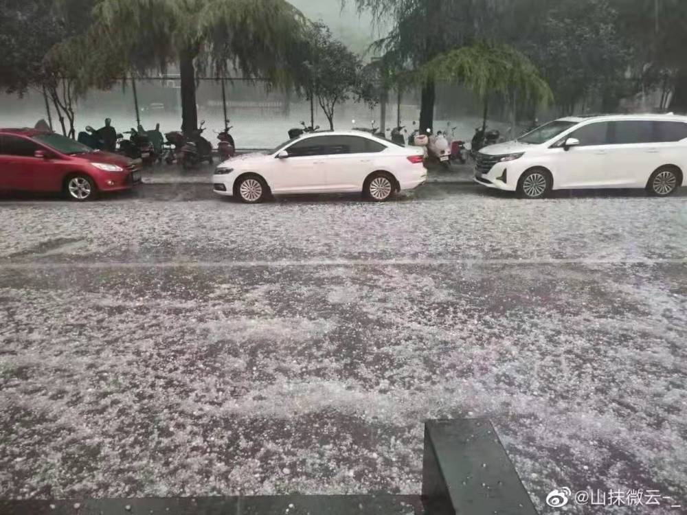 信阳突降暴雨冰雹!