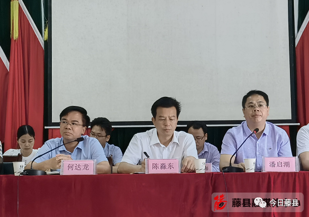 副县长唐荣清作讲话太平镇▲太平镇召开领导班子工作交接会议▲副县长