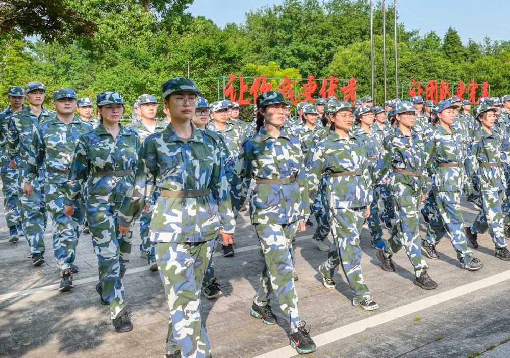 英姿飒爽,宁海70名"90后"干部接受军训