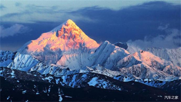 贡嘎山位于四川省康定以南,是大雪山的主峰,是中国海洋性山地冰川