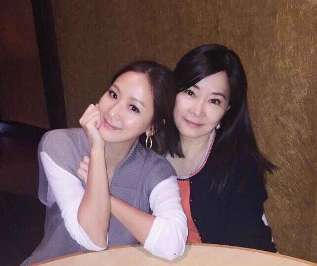 42岁台湾第一名媛孙芸芸,晒66岁母亲近照,舒淇大赞一家颜值爆表