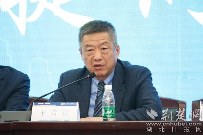 龙工董事长李杭丽照片_龙工装载机