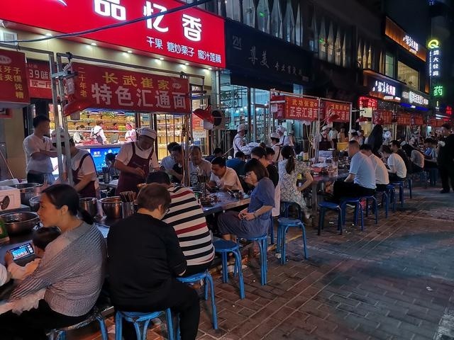 "汇通面夜市"改造升级!吃面 不影响