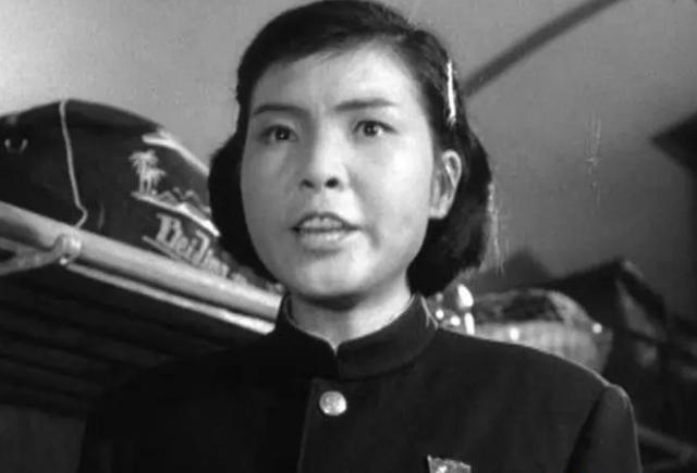 次年,28岁的刘秀杰被调往解放军工程兵文工团话剧队做演员,并专门在