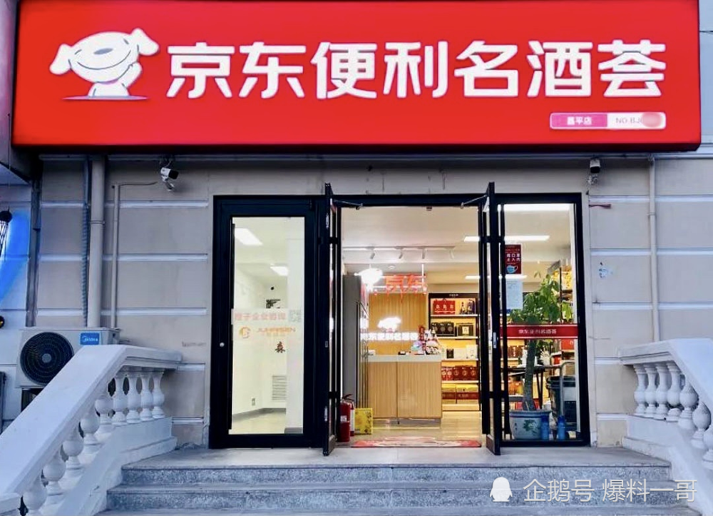 在亚洲最大社区里开个酒水店是什么感受?让这家夫妻老婆店告诉你