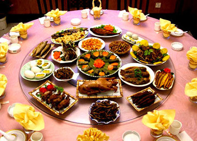 甏肉干饭 甏肉干饭是济宁地区特色传统名小吃
