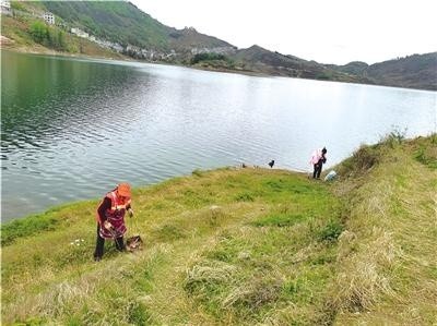 【钟山区】保华镇多部门联合整治双桥水库生态环境