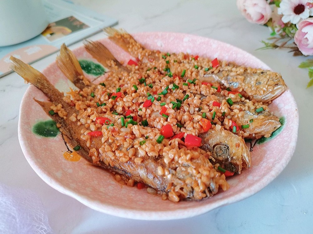 小黄鱼的新吃法,用酒糟炖煮,鲜美又入味,比红烧和清蒸