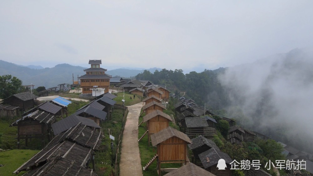 贵州从江县大歹苗寨一个骑在山脊上的非遗走廊