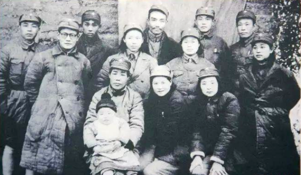 武汉出过两位女将军,古有花木兰替父从军,抗战时有陈少敏令日寇闻风