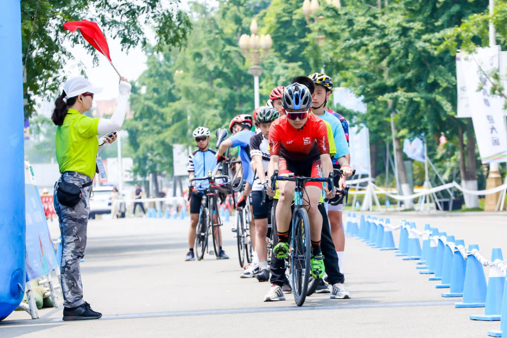 自行车运动发展加速 成都市青少年自行车锦标赛创纪录
