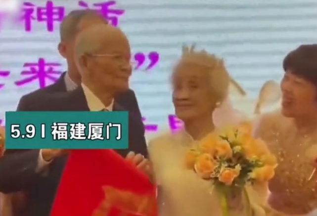 百岁大爷与94岁妻子举行75周年"金刚石"婚礼,网友:太美好了