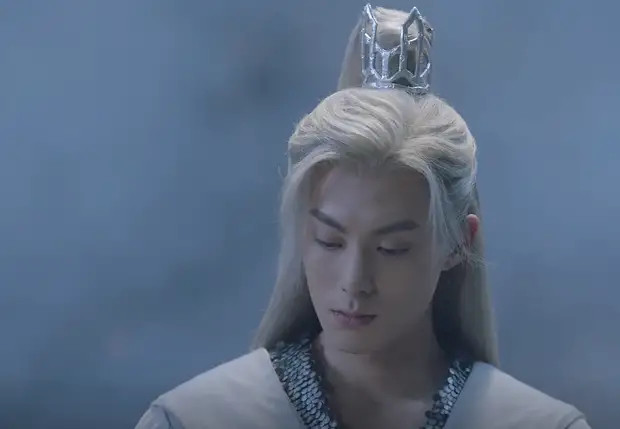 王鹤棣《遇龙》造型一言难尽,古装白发美男还是得看他们