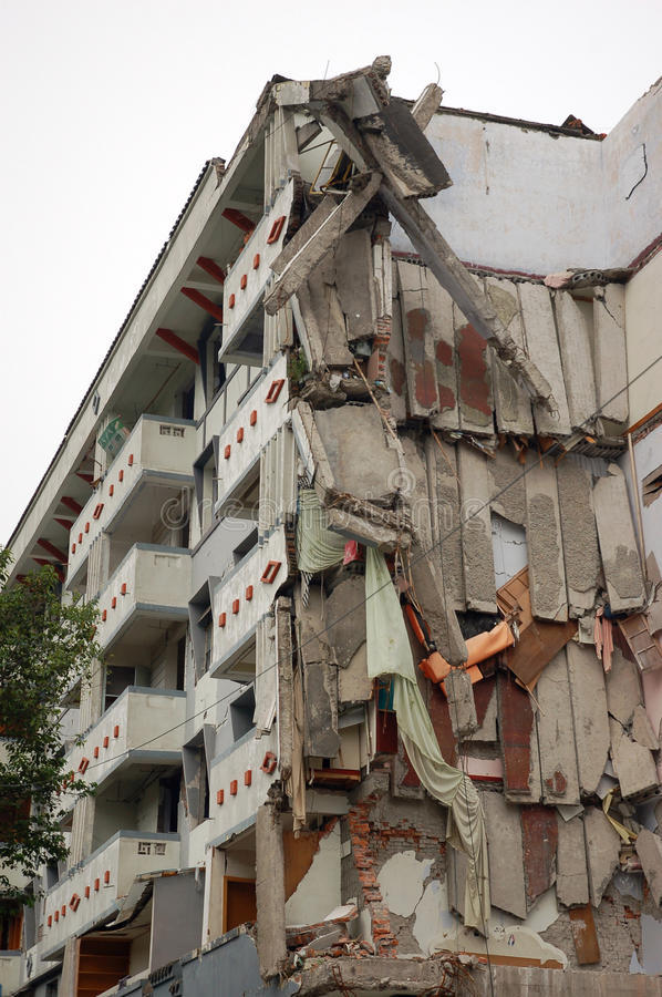 地震发生后,全国各地纷纷为地震募捐.一晃,十多年过去怂.