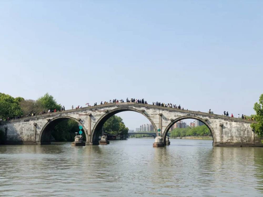 杭州一座古桥,东西横跨大运河,是京杭大运河到杭州的终点标志