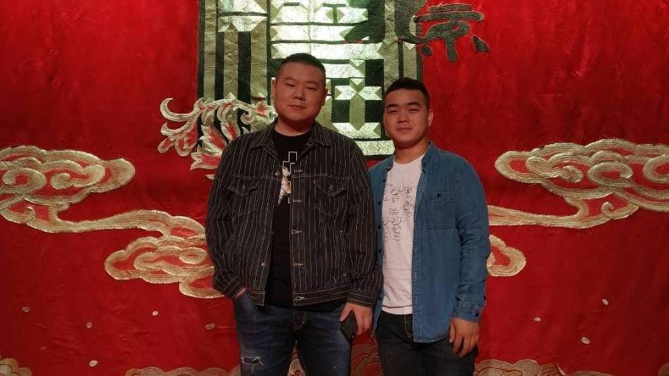 岳云鹏与徒弟尚筱菊互动,字里行间都透露着尚筱菊的慌张