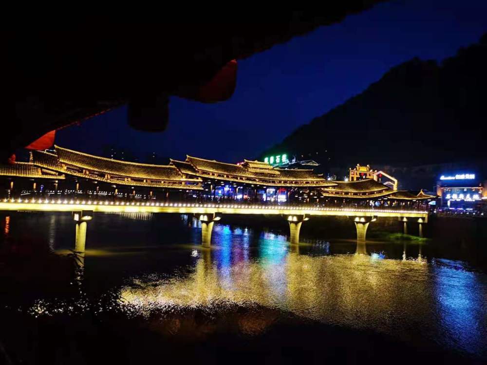 最后一页 石柱吊桥夜景 (来自:秋风数思念)