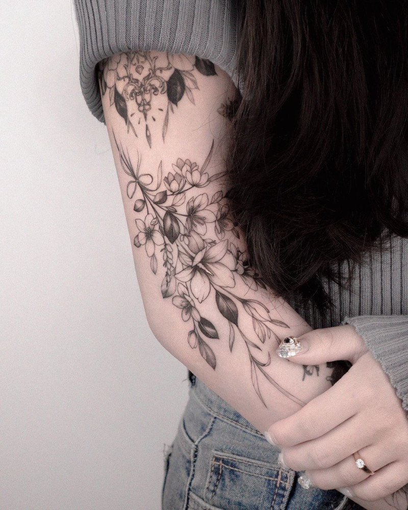 女生手臂花纹身图案