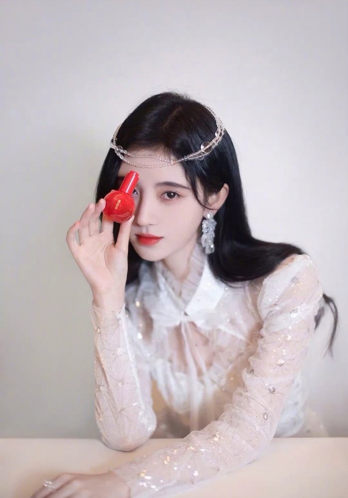 四千年美女鞠婧祎 整容传闻成半永久