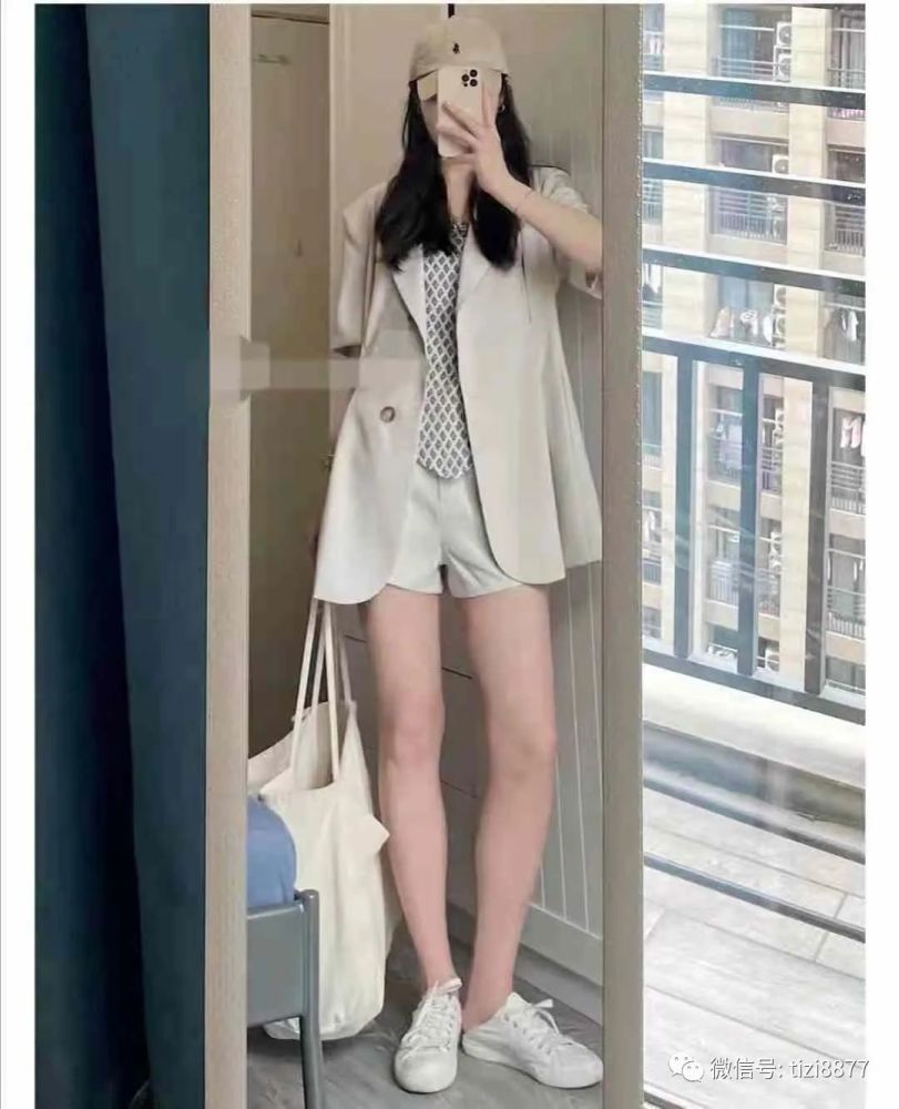 女生怎么搭配衣服好看