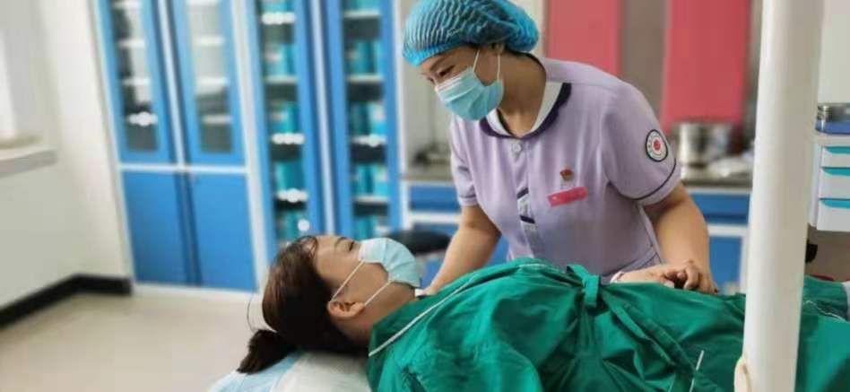 手术室的"男丁格尔"能文能武!记者护士节前走进长春妇产医院