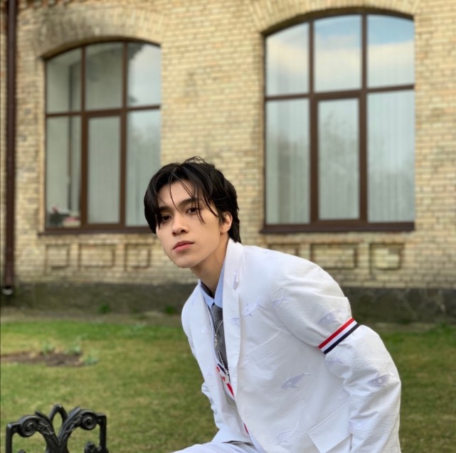 威神v成员黄冠亨:他就是迪士尼在逃王子,有颜有梗的他