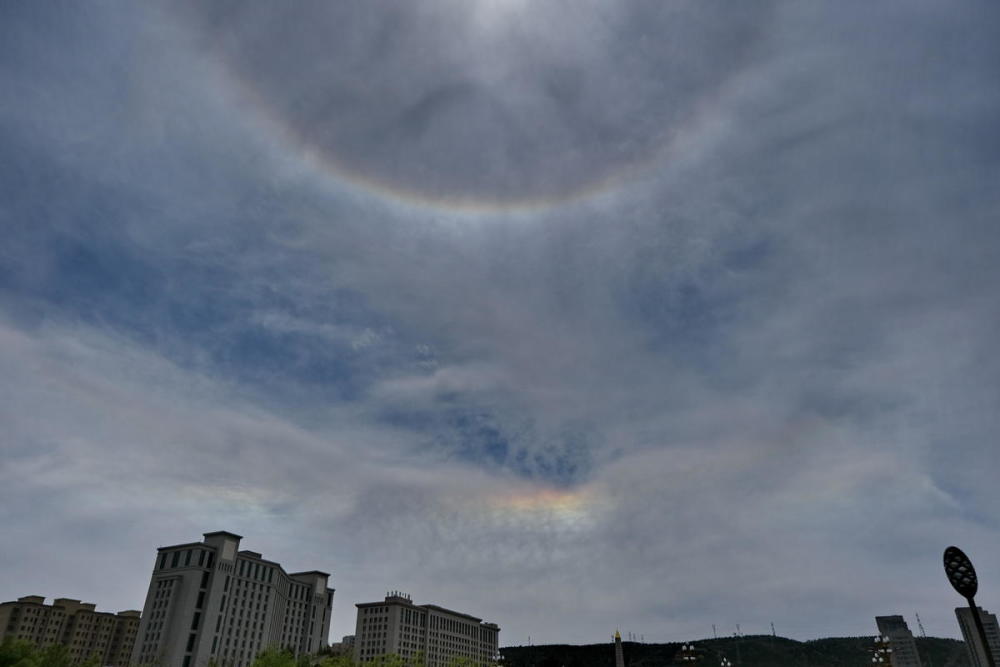 神木市惊现稀世罕见天象奇观【严建设】