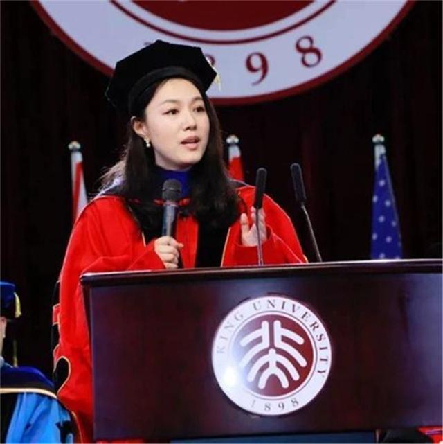 中国3大"美女教授":清华翘楚,北大女神,复旦学霸,至今