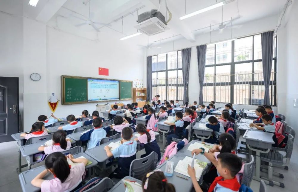 所有中小学幼儿园教室,全装上空调!还有,初三市质检作文