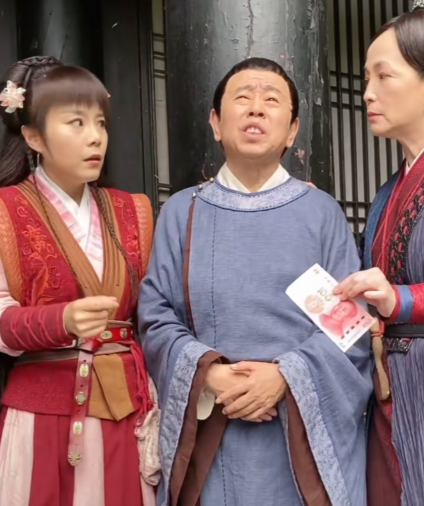 《豆包县令》热拍,潘长江熬夜拍摄凌晨五点才收工,敬业精神获赞