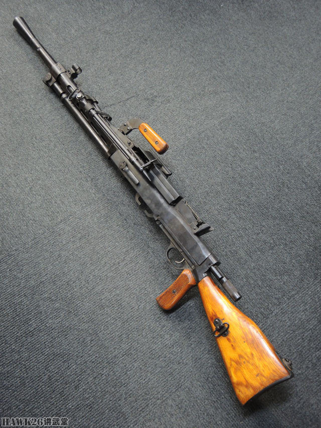 苏联rp-46轻机枪现身日本古董枪店 dp系列最终版 中国58式原型