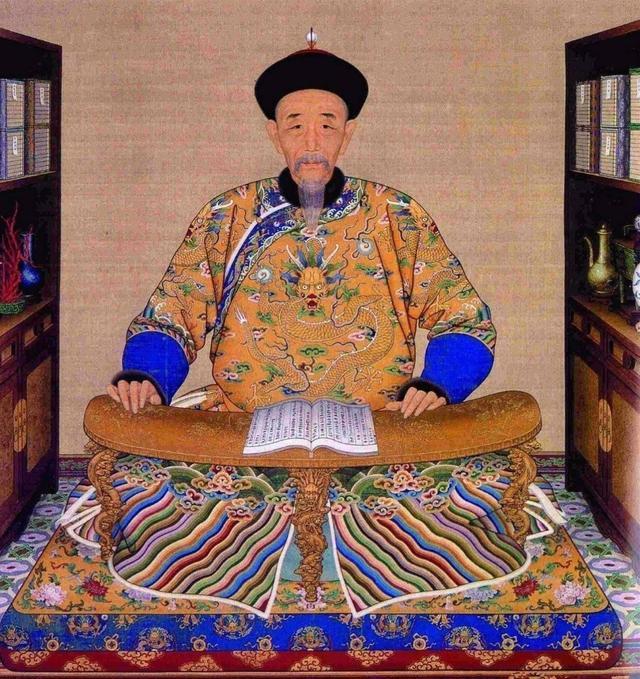 康熙对原配赫舍里氏有多痴情?不仅将她葬入皇陵,还因她违背祖训